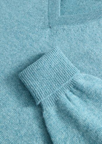 Paul Stuart Classic Cashmere V-Neck Sweater