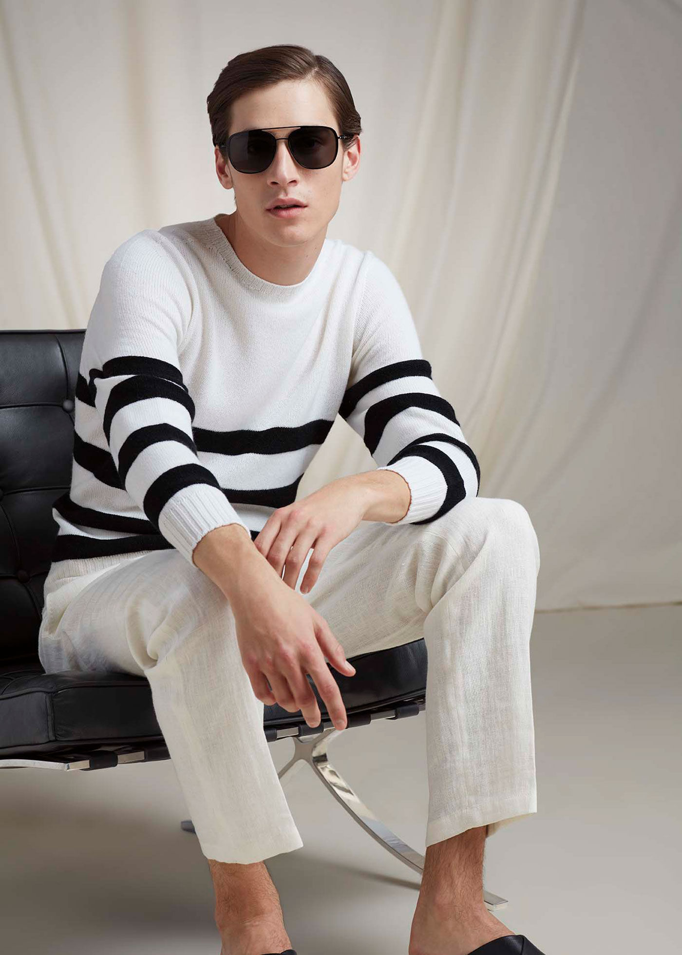Black and white cashmere sweater 2025