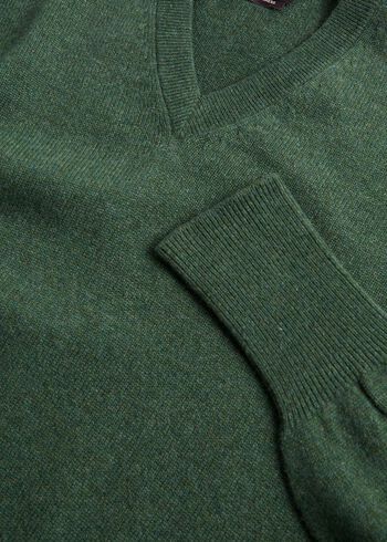 Paul Stuart Classic Cashmere V-Neck Sweater